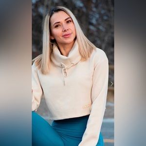 COZYLUXE CROP HOODIE